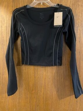 NWT Nike One Fitted Dri-FIT Long-Sleeve Cropped Top Size XS Athletic Gym Workout